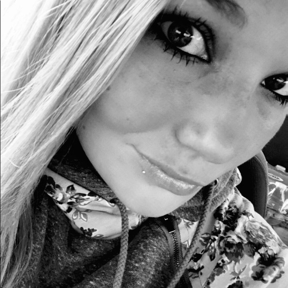 Meet your Posher, Brittany - Picture 1 of 1